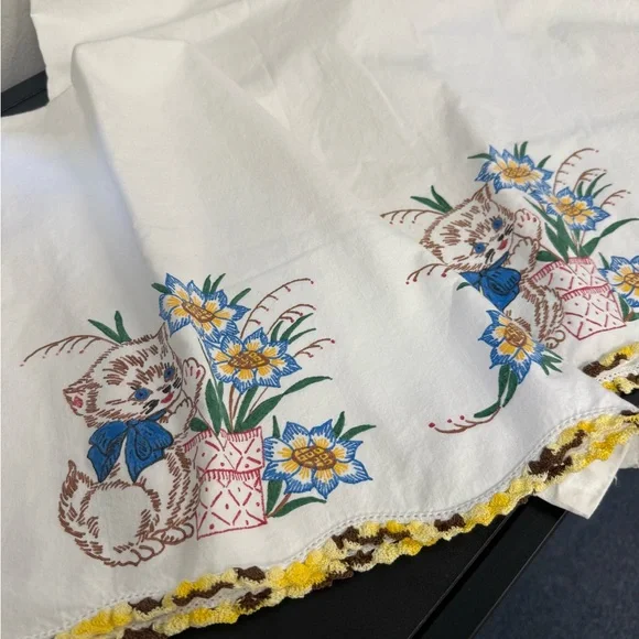 Vintage Pillow Cases Embroidered Kitten Floral Linen CrochetTrimWhite BlueYellow - Picture 2 of 5
